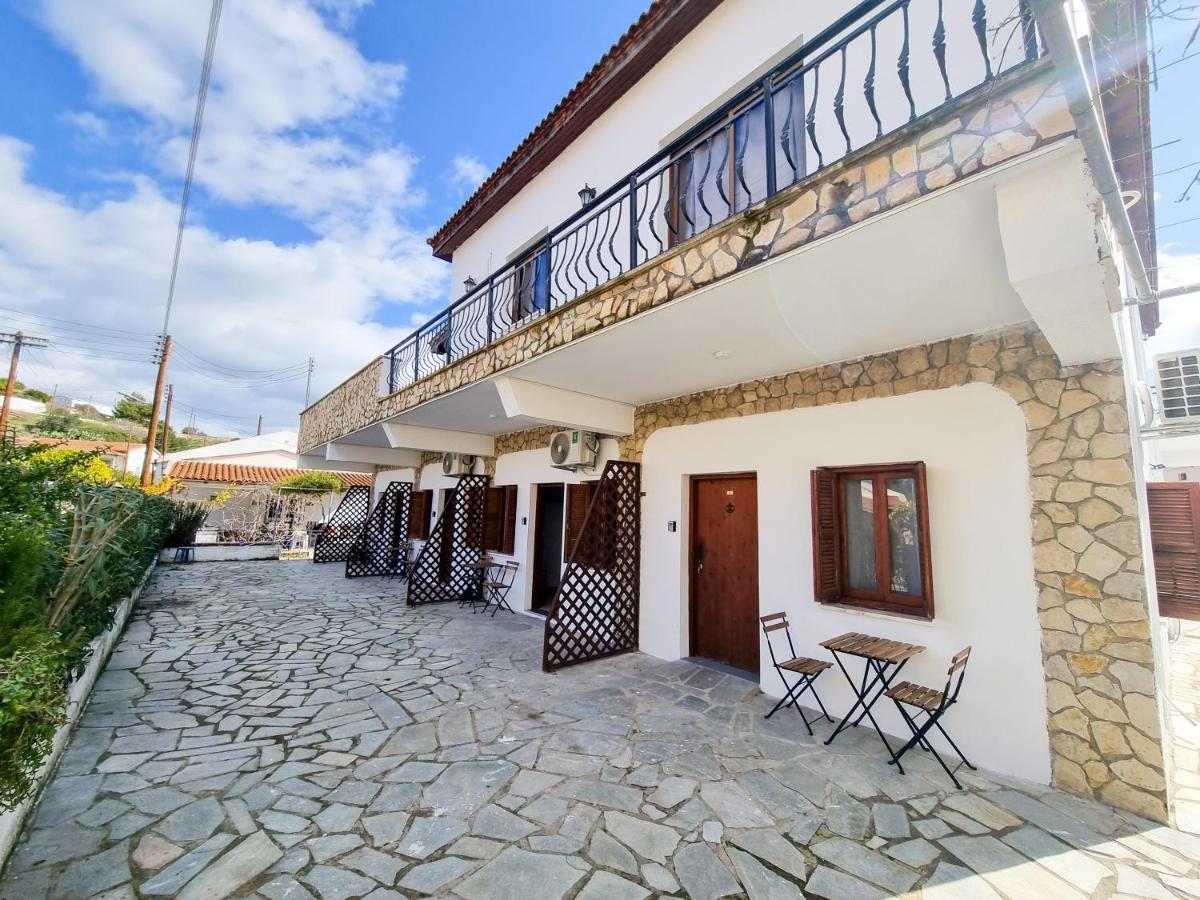 Mountains Retreat Rooms & Suites Agios Theodoros Exterior photo